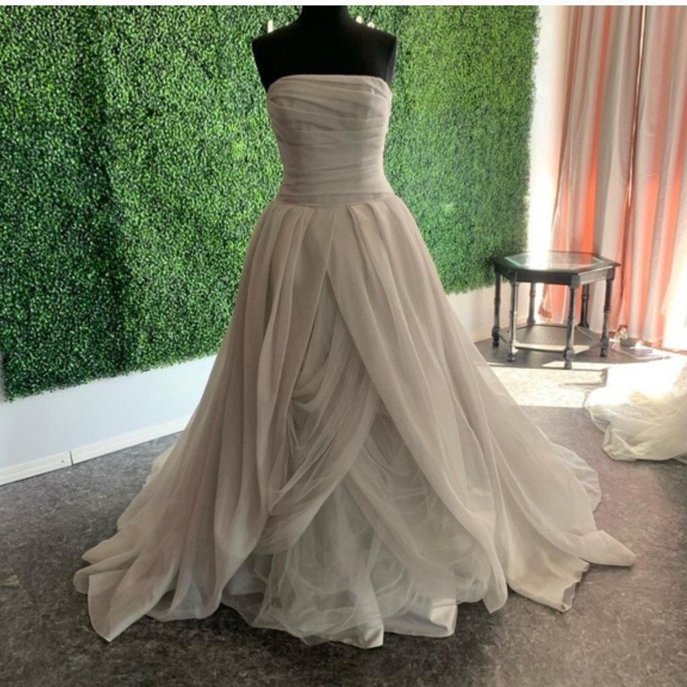 Vera Wang wedding/prom dress